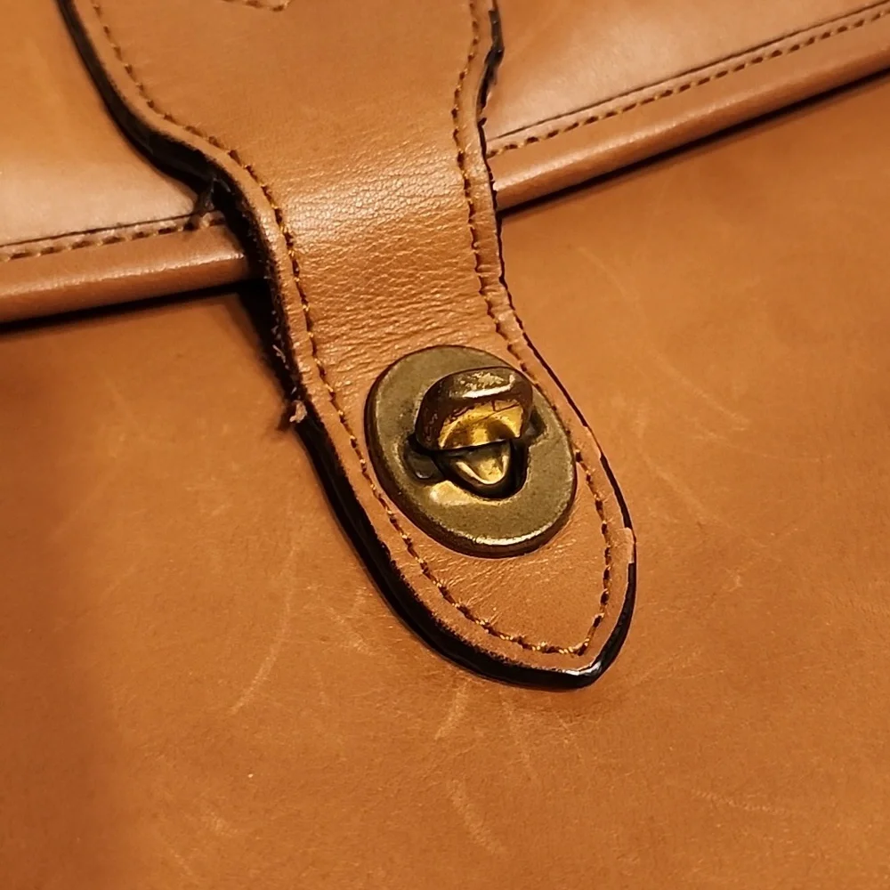 RAFAEL Classic Tan Leather Men's or Womens Briefcase/ Laptop Bag